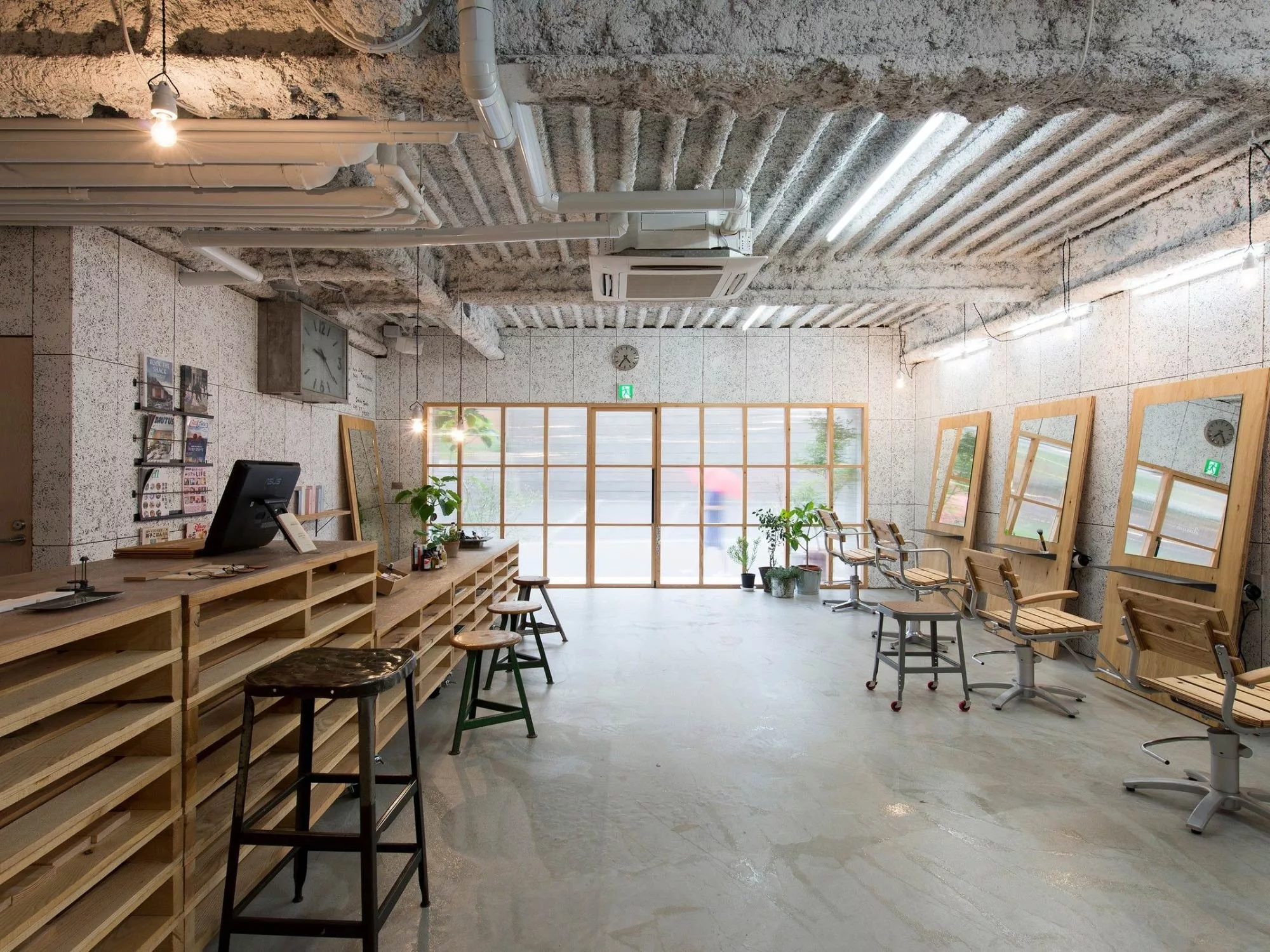 Không Gian Tinh Tế - Thiết Kế Nội Thất Cao Cấp cho Salon Thuần Việt