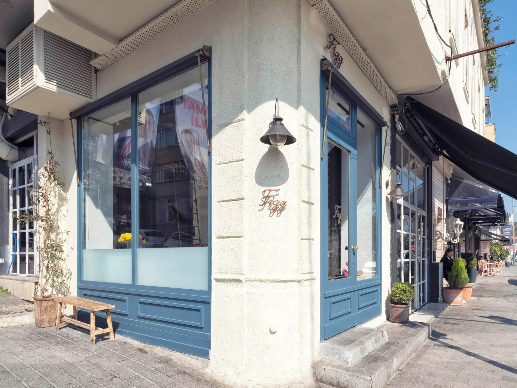 Không Gian Tinh Tế - Showroom Giày Dép Luna