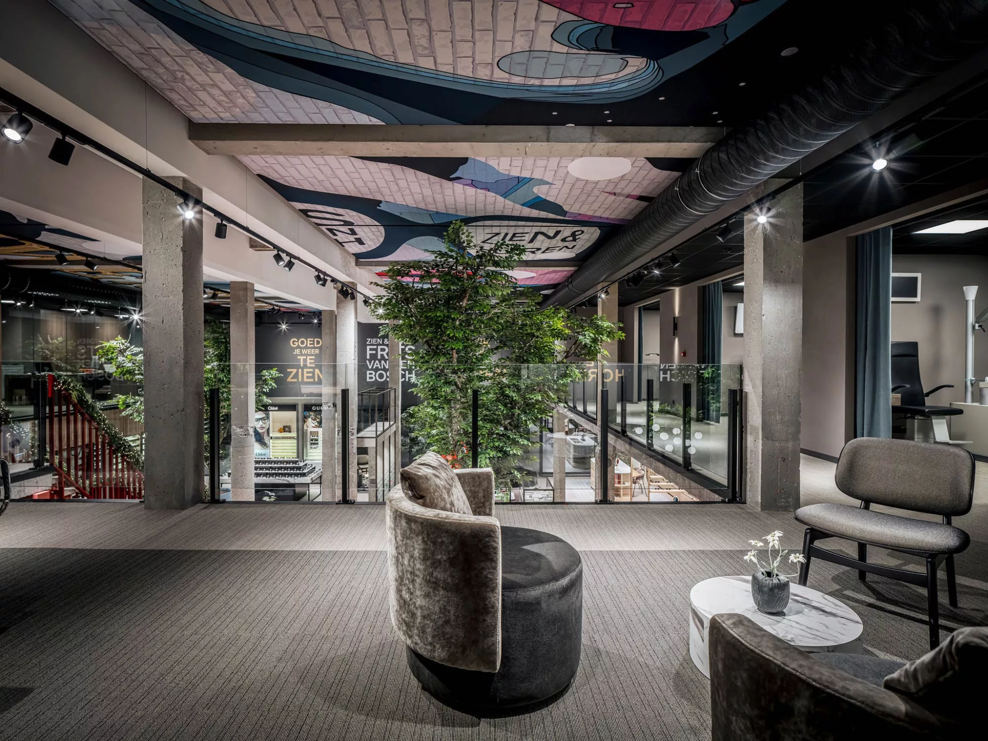 Không Gian Tinh Tế - Showroom Mắt Kính Phong Cách Hiện Đại