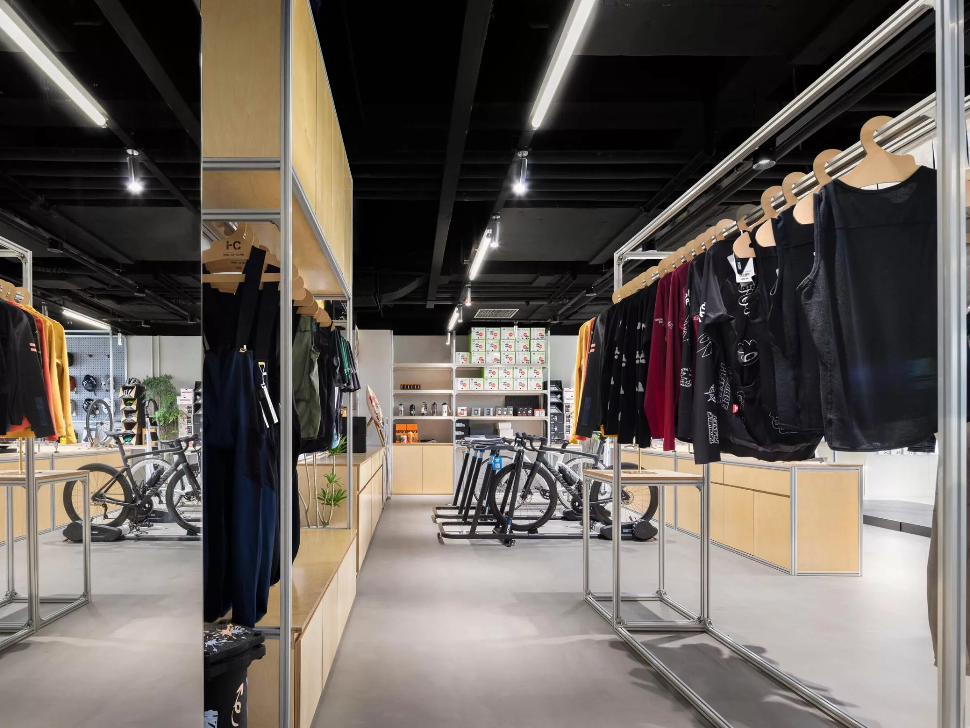 Không Gian Đạp Xe Trải Nghiệm - Hors Showroom