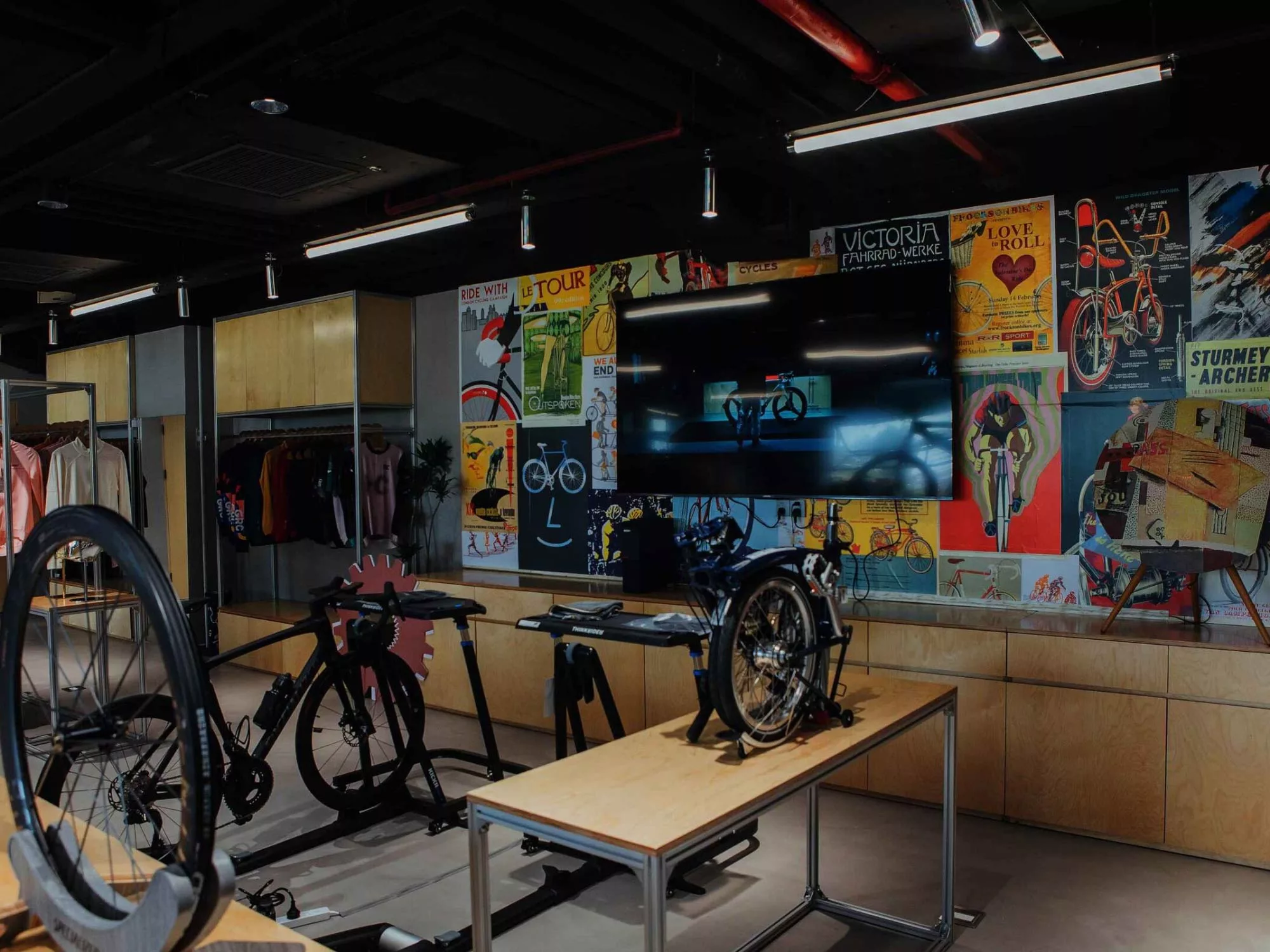 Không Gian Đạp Xe Trải Nghiệm - Hors Showroom