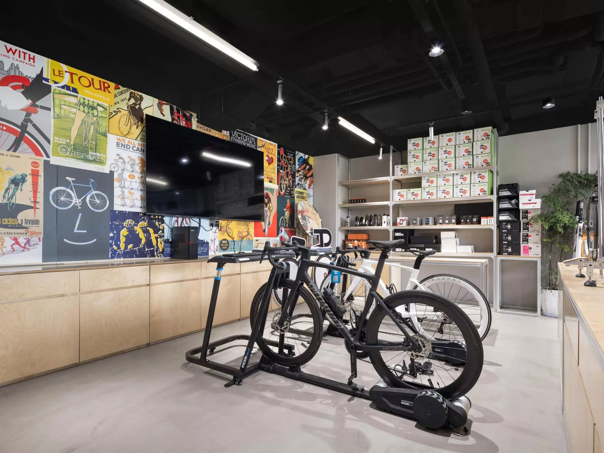 Không Gian Đạp Xe Trải Nghiệm - Hors Showroom