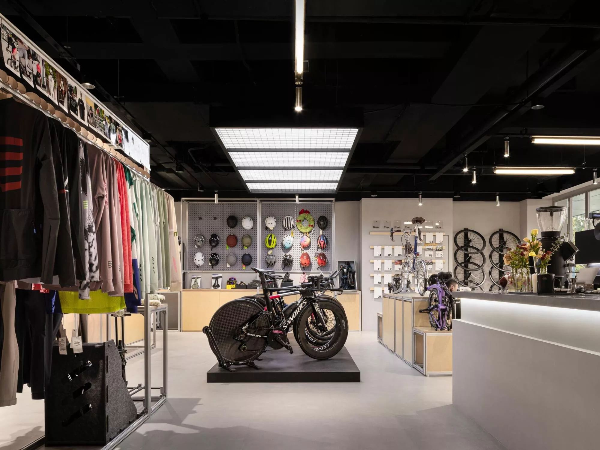 Không Gian Đạp Xe Trải Nghiệm - Hors Showroom