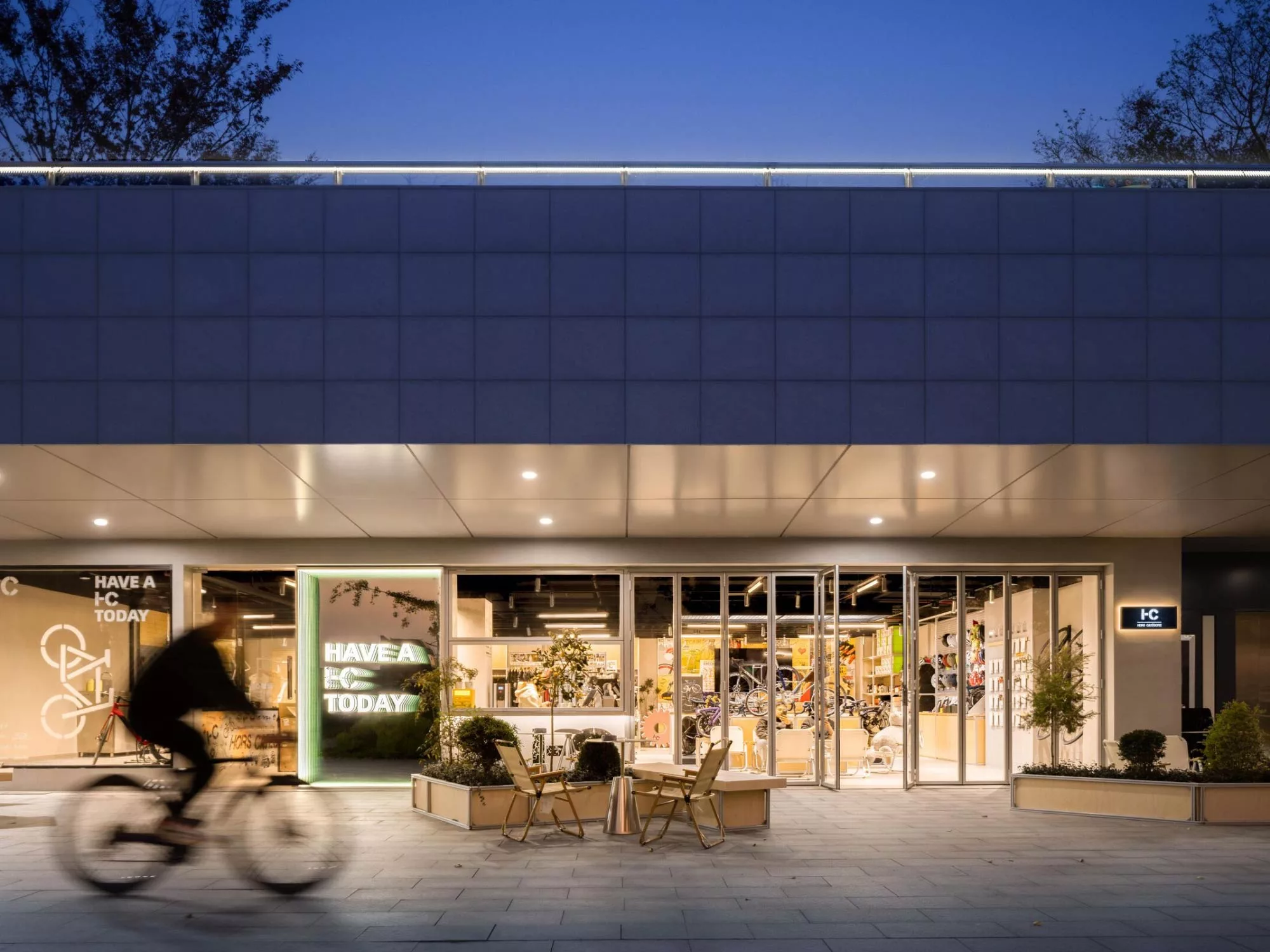Không Gian Đạp Xe Trải Nghiệm - Hors Showroom