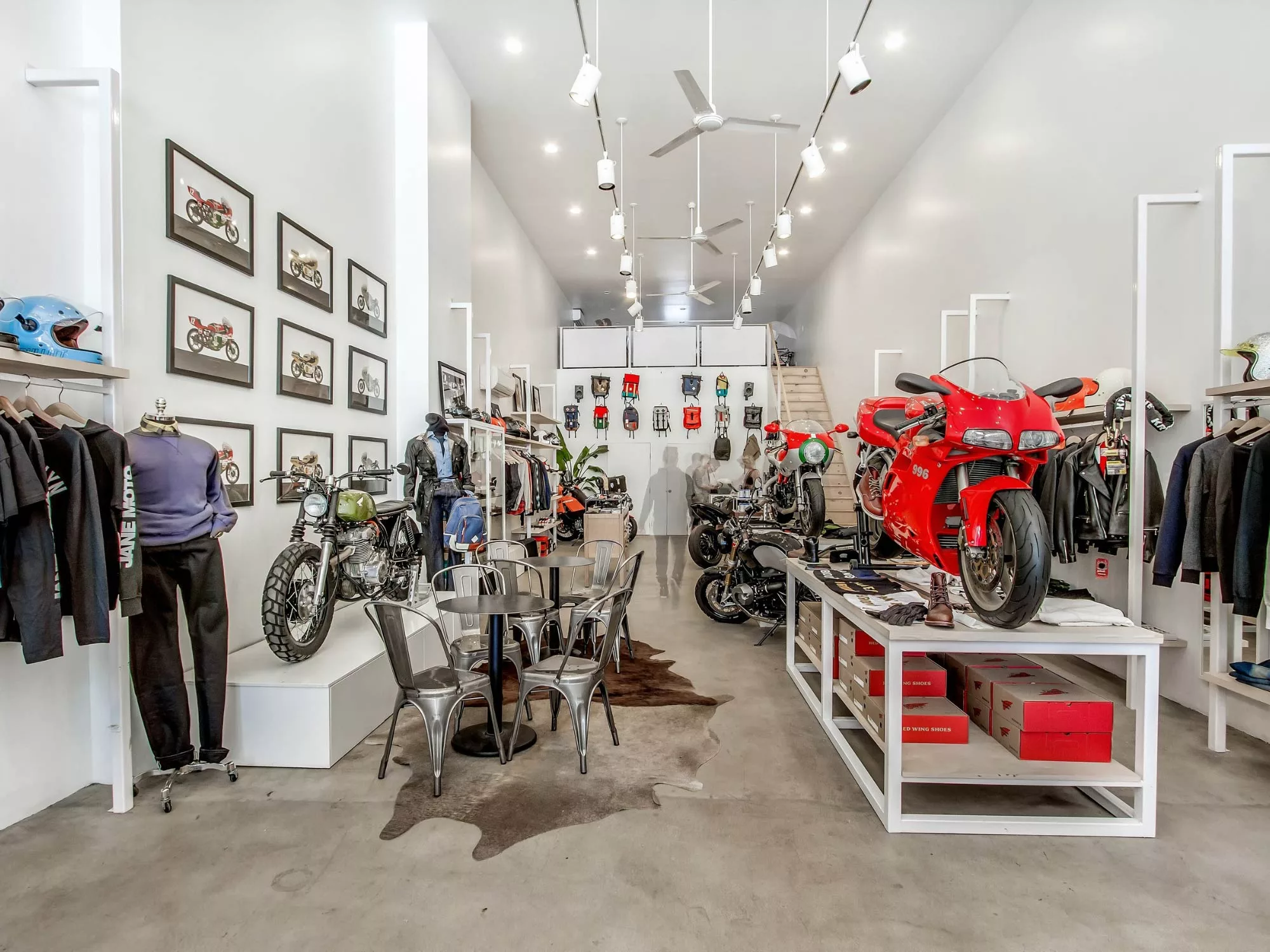 Không Gian Tinh Tế: Jane Gallery - Trải Nghiệm Mới Về Xe Máy
