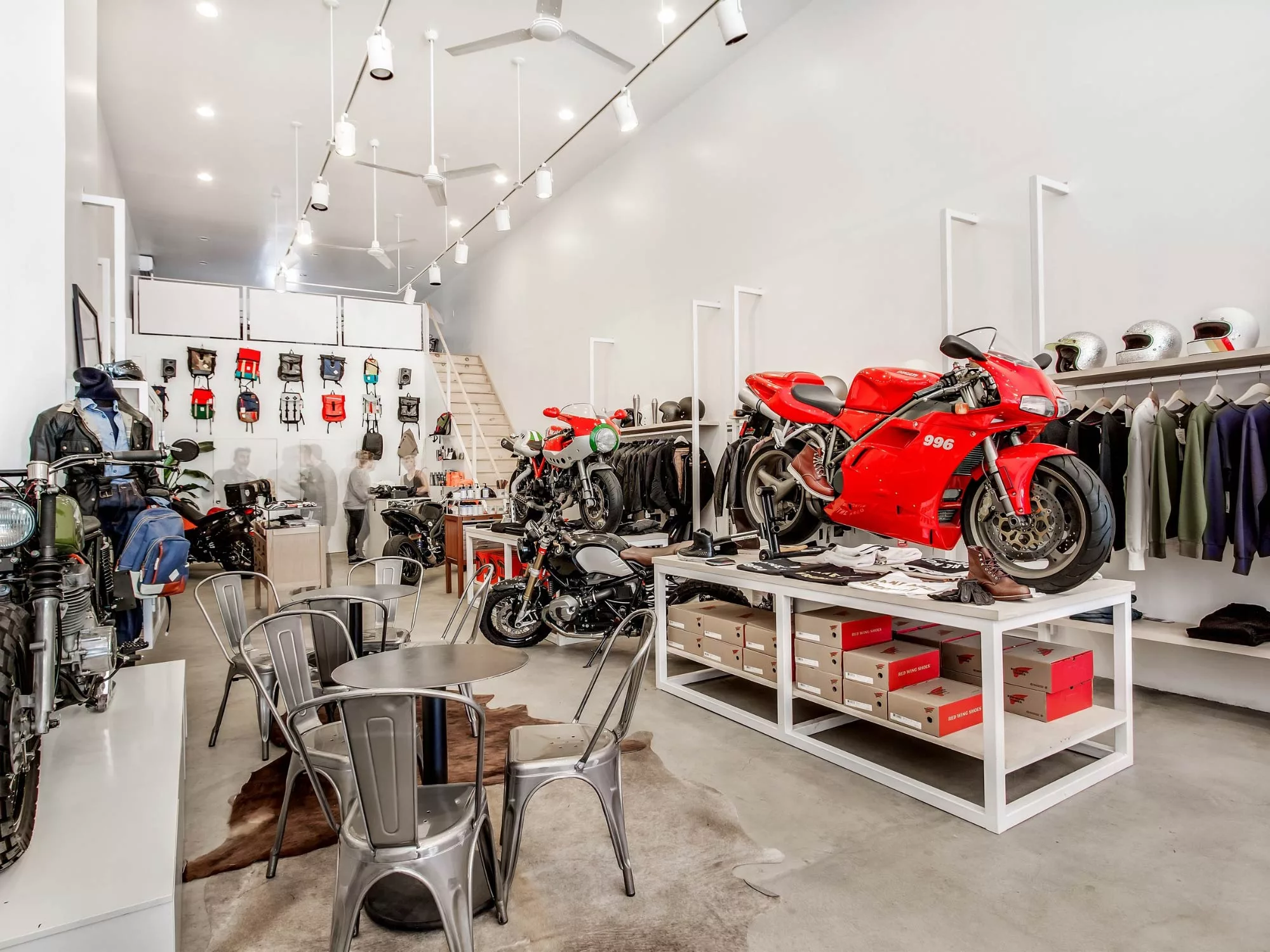 Không Gian Tinh Tế: Jane Gallery - Trải Nghiệm Mới Về Xe Máy