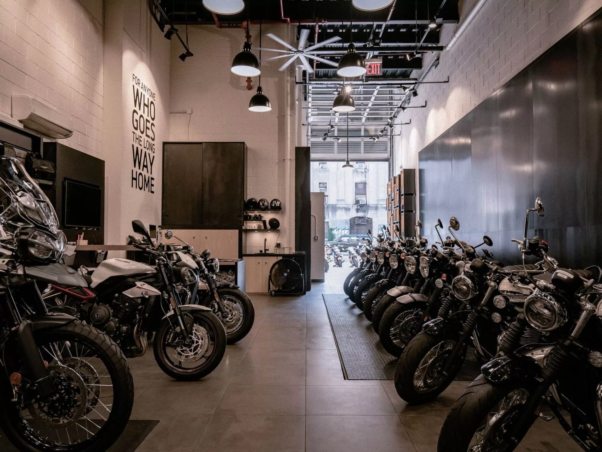 Không Gian Tương Lai: Showroom Xe Đẳng Cấp Vinh Quang