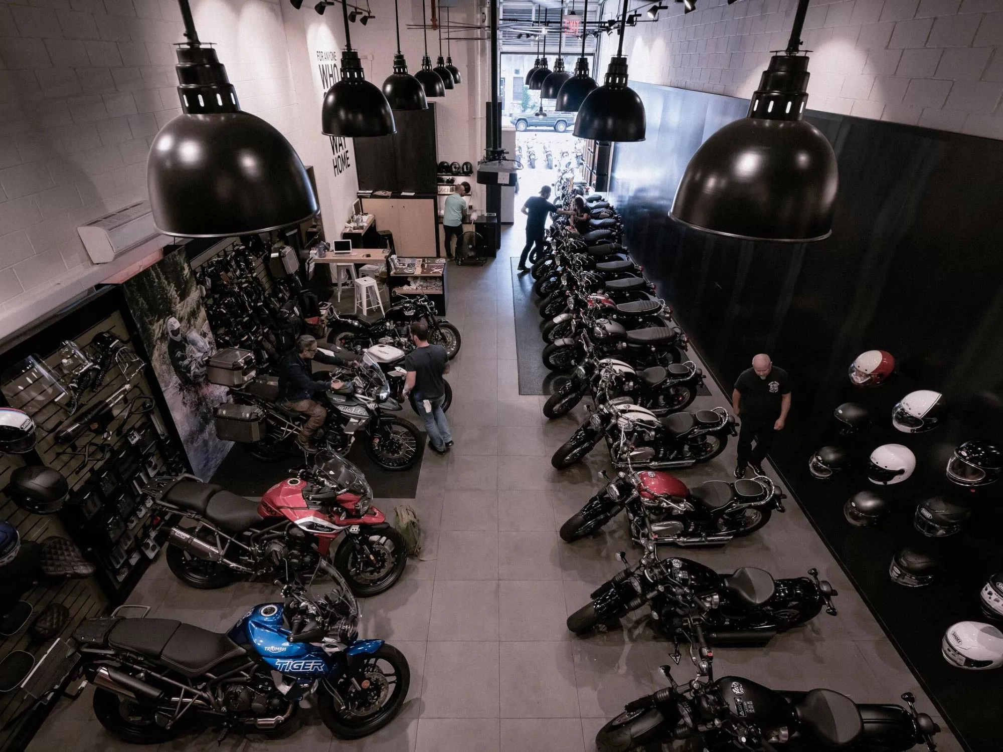 Không Gian Tương Lai: Showroom Xe Đẳng Cấp Vinh Quang