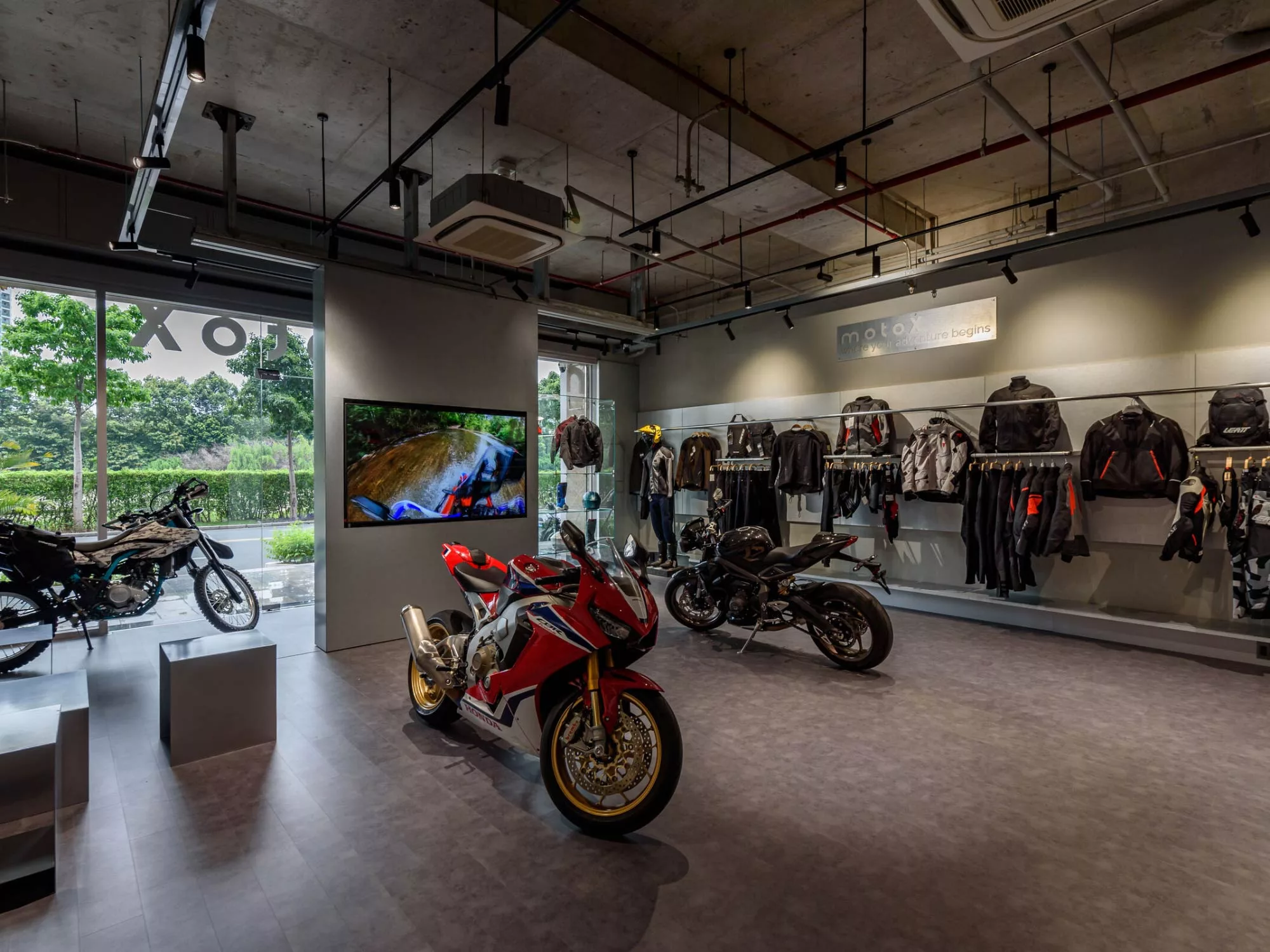 X Motor Hub - Không Gian Kết Nối Văn Hóa Xe Máy
