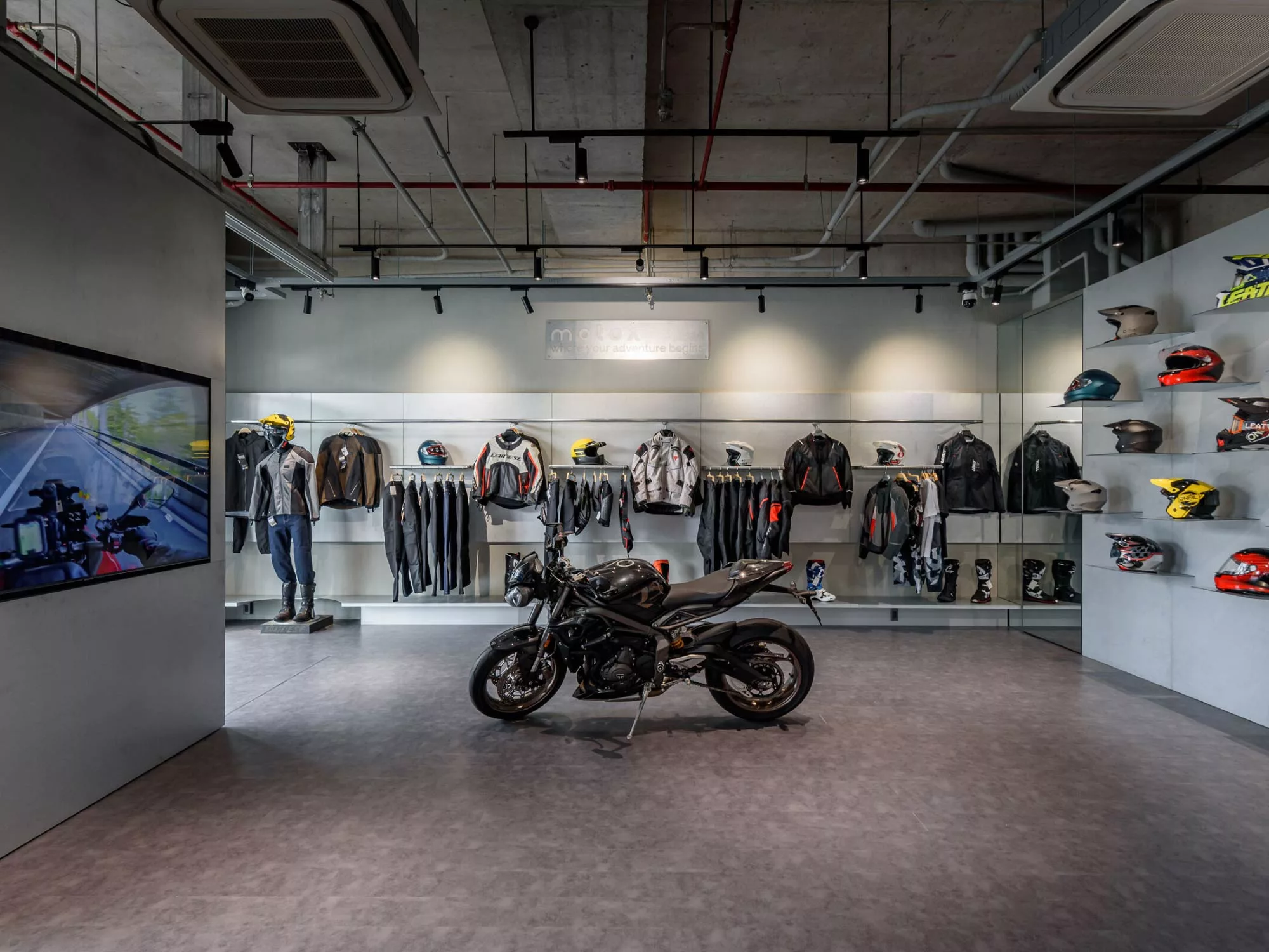 X Motor Hub - Không Gian Kết Nối Văn Hóa Xe Máy