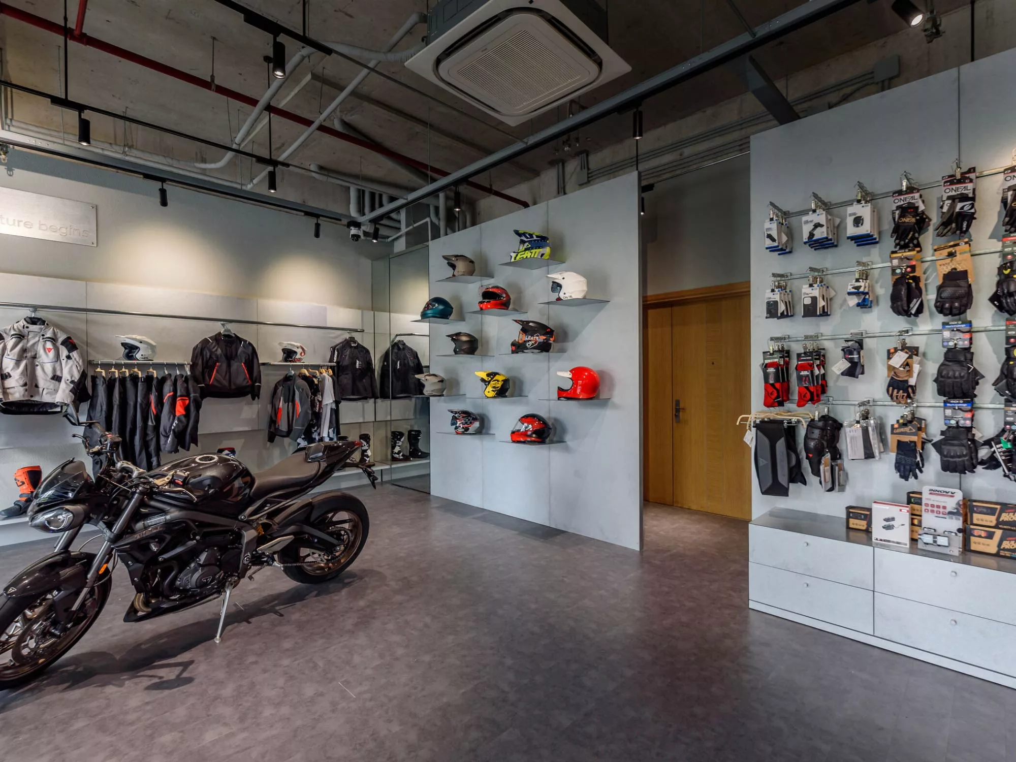 X Motor Hub - Không Gian Kết Nối Văn Hóa Xe Máy