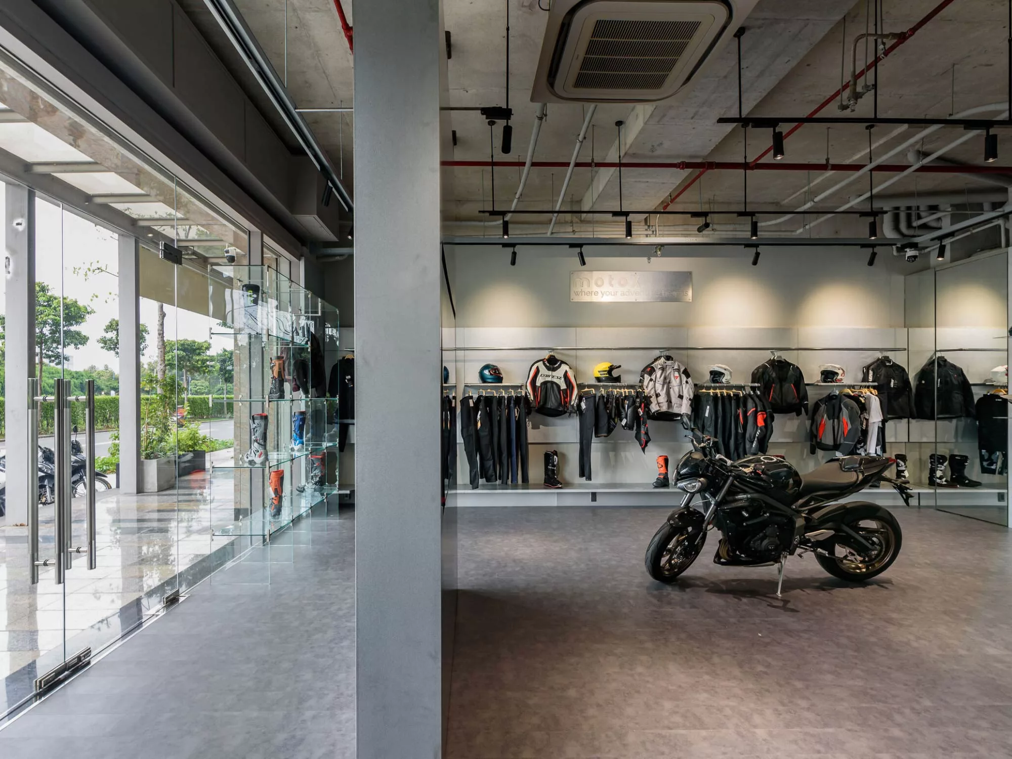 X Motor Hub - Không Gian Kết Nối Văn Hóa Xe Máy