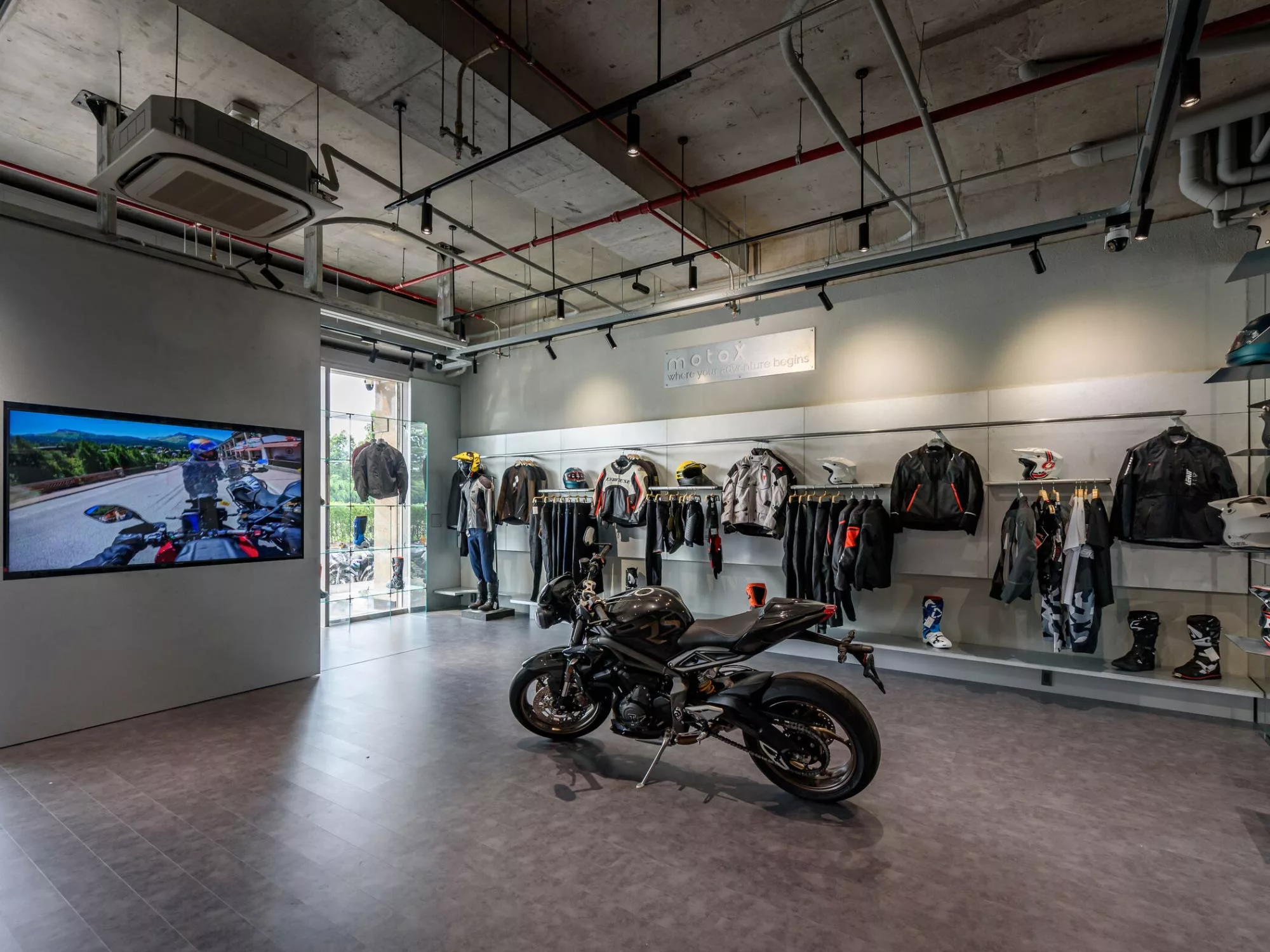 X Motor Hub - Không Gian Kết Nối Văn Hóa Xe Máy