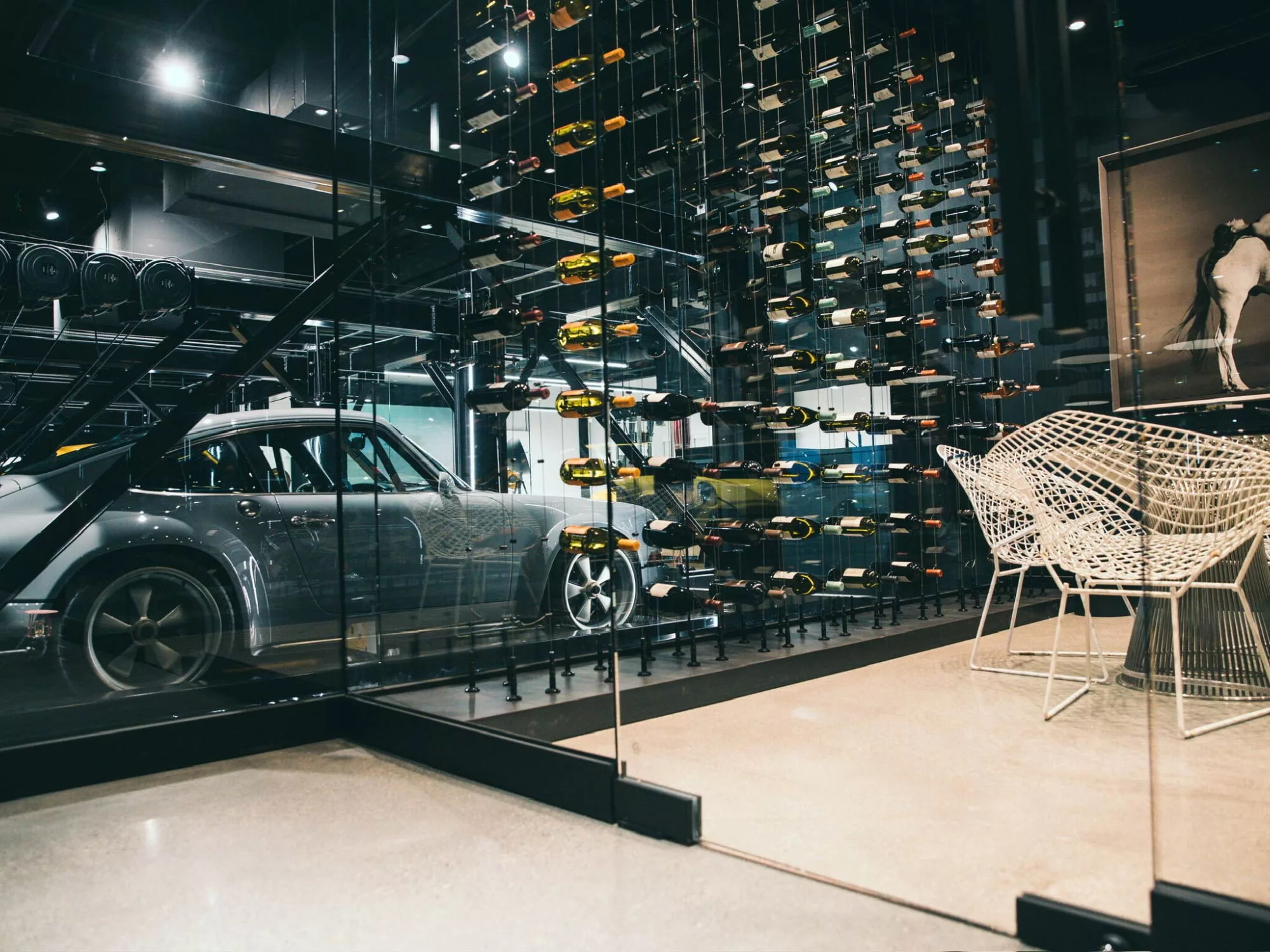 Không Gian Trải Nghiệm Đa Tầng – Showroom Ô Tô Vạn Hạnh