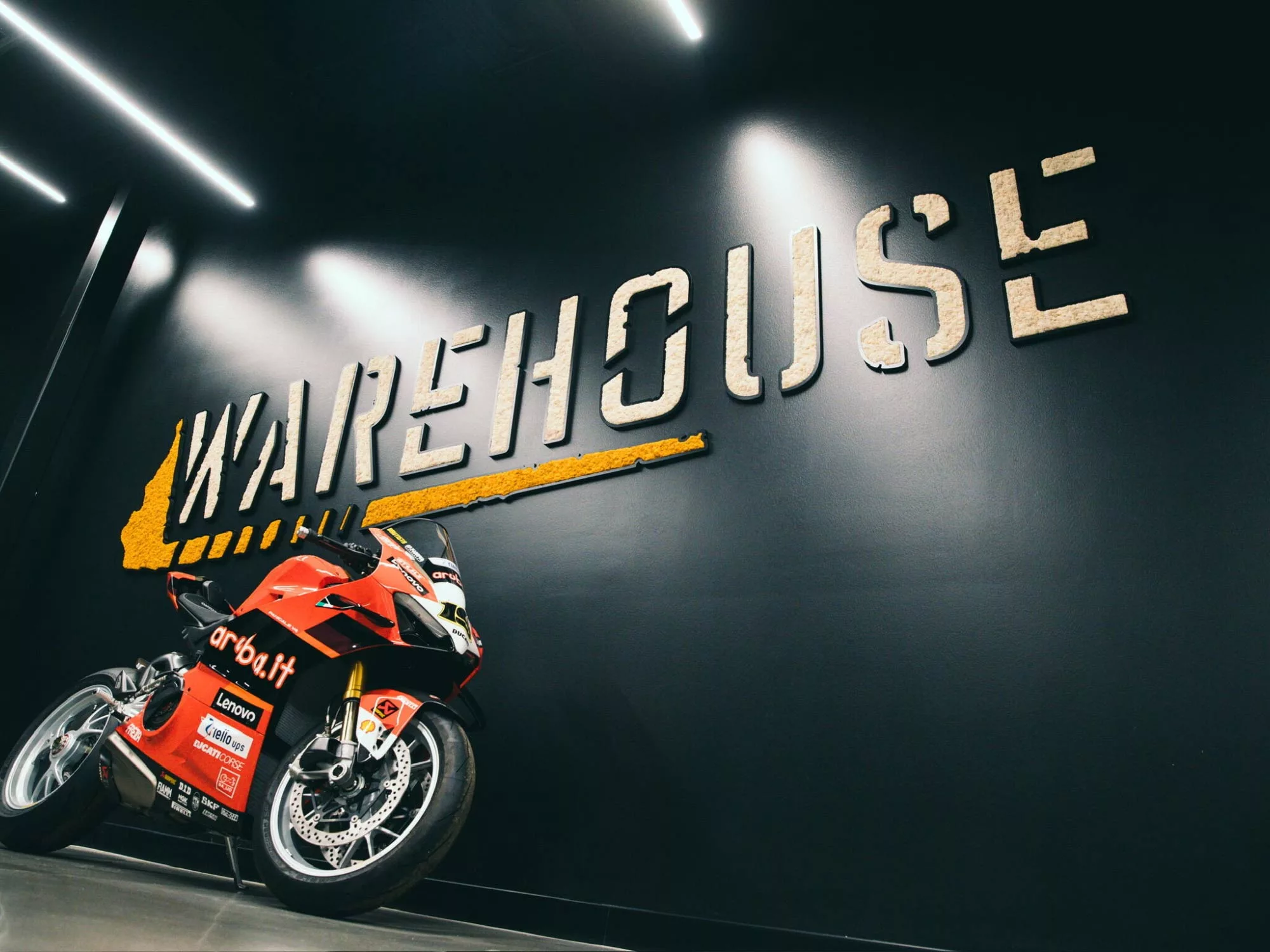 Không Gian Trải Nghiệm Đa Tầng – Showroom Ô Tô Vạn Hạnh