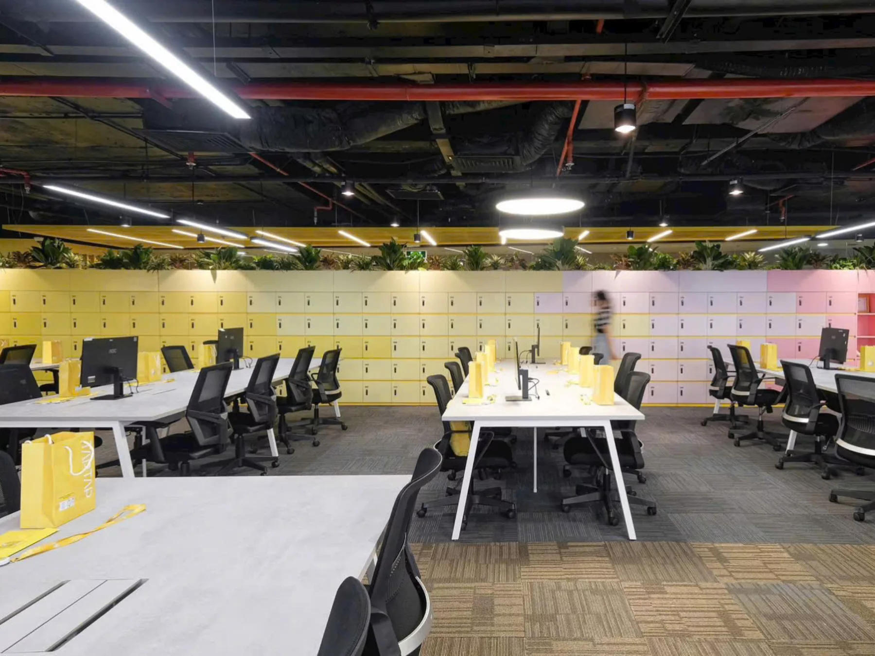 Không Gian Làm Việc Đa Năng - Văn Phòng Tập Đoàn VinaTech