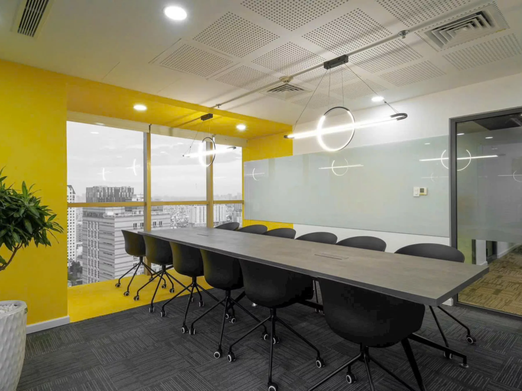 Không Gian Làm Việc Đa Năng - Văn Phòng Tập Đoàn VinaTech