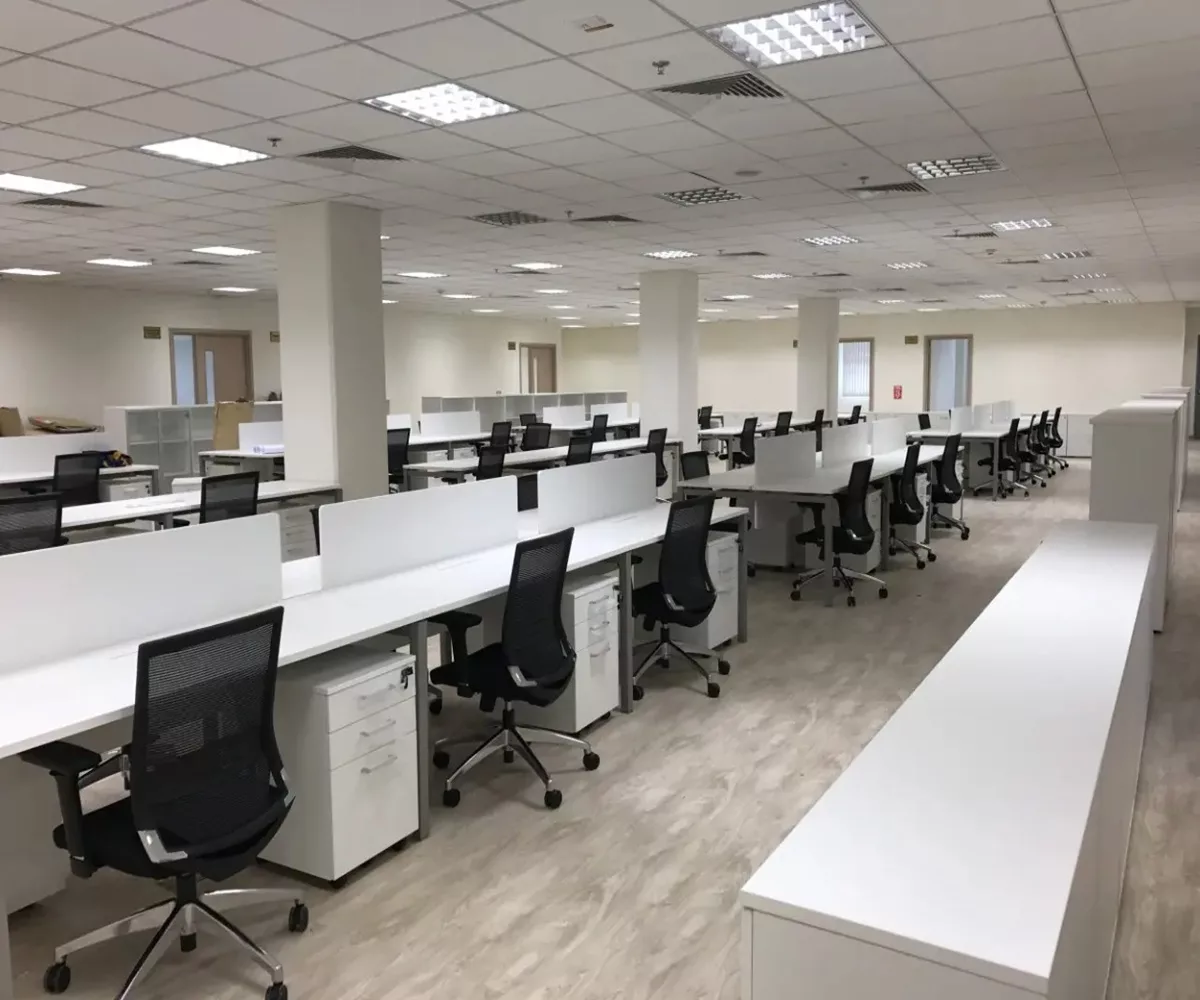 Không Gian Làm Việc Đa Năng - Văn Phòng Tập Đoàn VinaTech